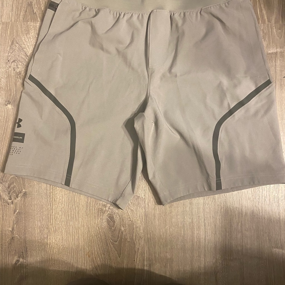Under Armour Men's Light Gray Athletic Shorts